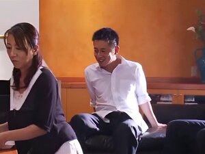 成熟の美女藤下リカが三本の肉棒で満たされる様子をお楽しみください。一瞬たりとも目を離せない激しいフェラチオのテクを彼女の姿でご堪能ください。あなたの欲望を全て叶え、究極の快楽を体感してください。