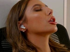 Courier man accidentally saw an office lady masturbating