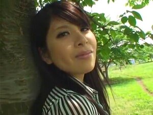 素晴らしい日本の女の子、北村りょうが素晴らしいPOV、フェラチオJAVムービーで登場。