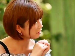 タバコを吸う日本人娘