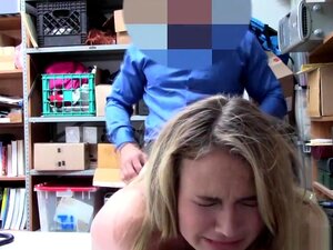 HD Teenager-Ladendiebin von einem Polizisten vor ihrer Mutter gefickt  energy Videos de