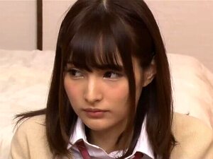 フェティッシュな楽しみを求める、平らな胸の日本のタルト。