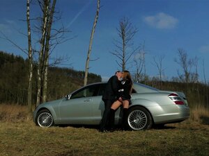Junger Kerl Wartet Im Auto Auf Ein Schönes Teen Für Geile Sex-Abenteuer Junger Kerl Wartet Im Auto Auf Ein Schönes Teen Für Geile Sex-Abenteuer