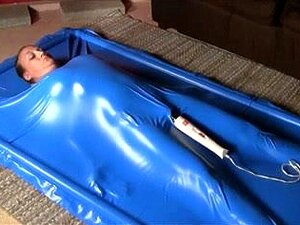 Kostenlose Vacuum Cube Porno Videos & Sex Filme | SpitzeTitten.com