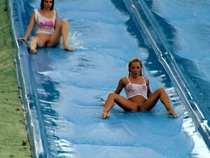 Sexhungrige Schlampe Draußen Am Pool Sexhungrige Schlampe Draußen Am Pool